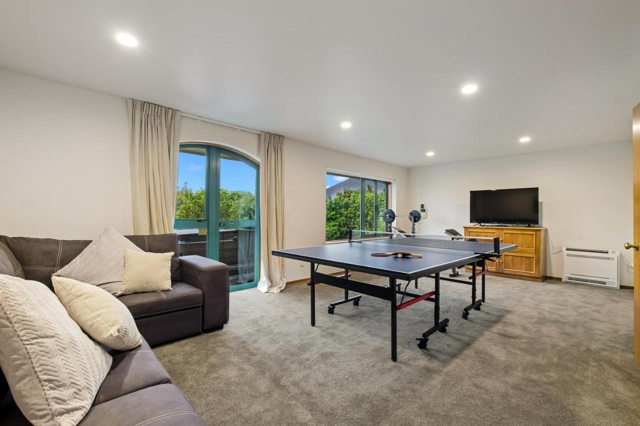 Huge Lakefront Delight - Queenstown Holiday Home Exterior foto